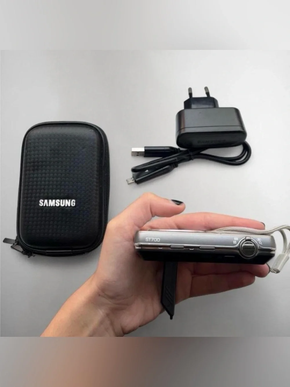 mint Samsung ST700 dual-view touchscreen camera includes Battery, Case, Charger